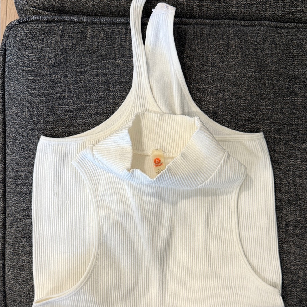 Elegant White Ribbed Women's Top